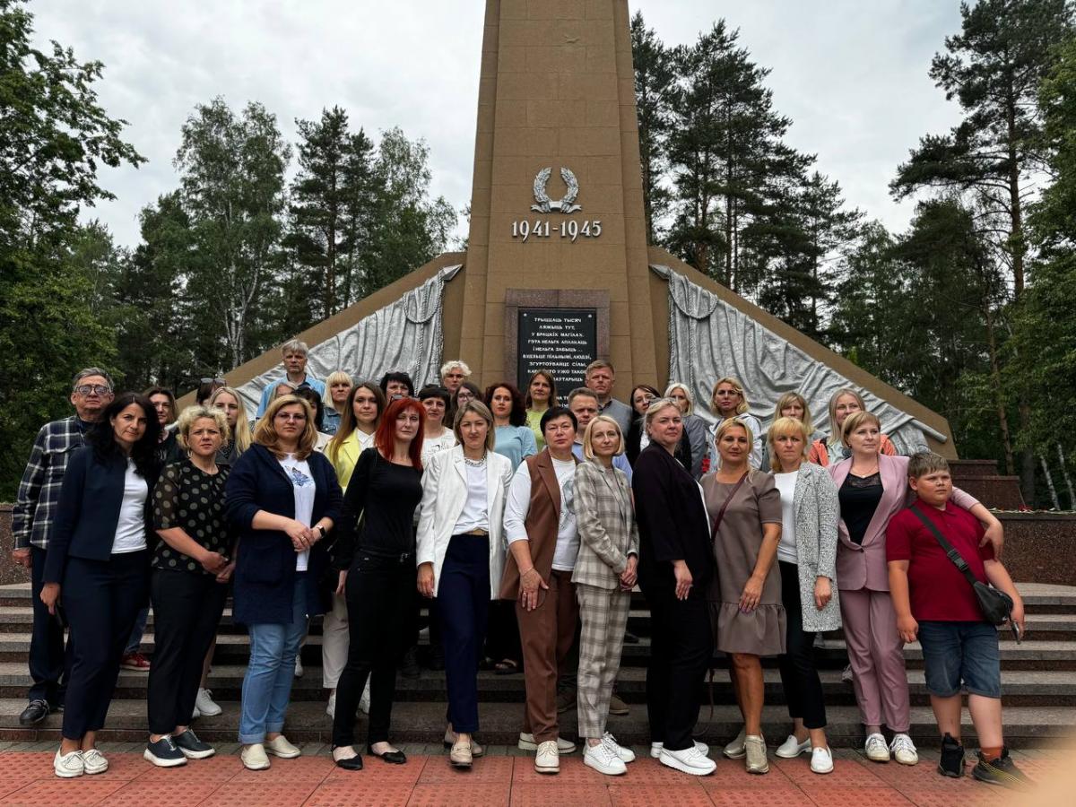 Делегация Могилевской области посетила урочище «Уручье» под Минском. Фото