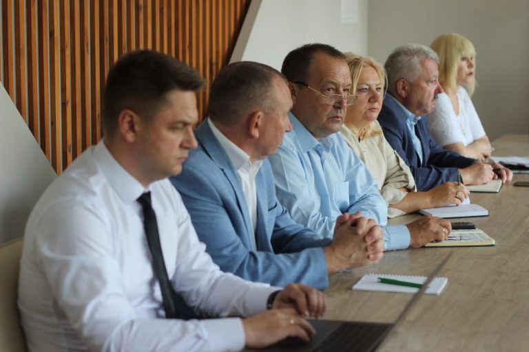 Михаил Мясникович провел лекцию о тенденциях мировой экономики для профсоюзов области