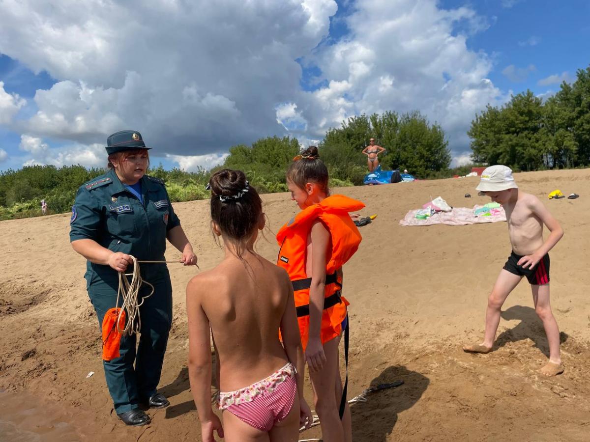 Сотрудники МЧС инспектируют места отдыха возле водоемов в Могилевском районе