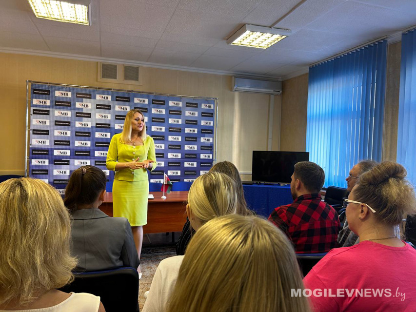 Депутат Галина Беляева встретилась с трудовым коллективом ИА «Могилевские ведомости». Фото