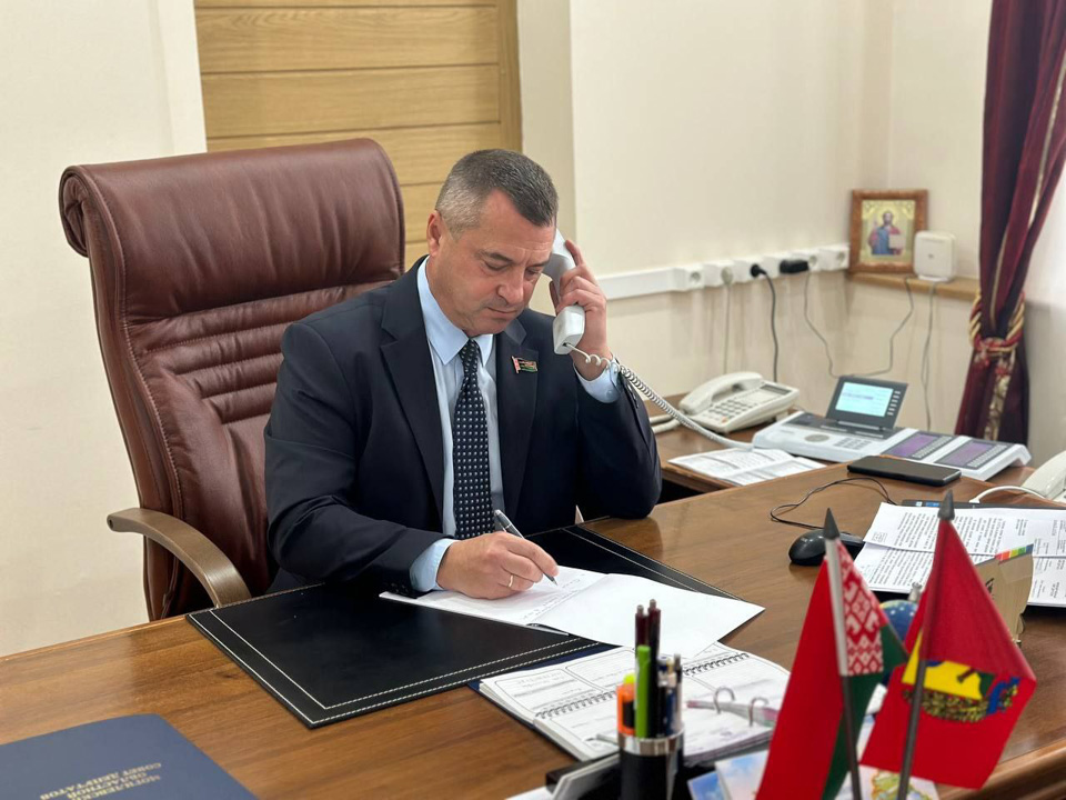 Александр Горошкин провел прямую телефонную линию