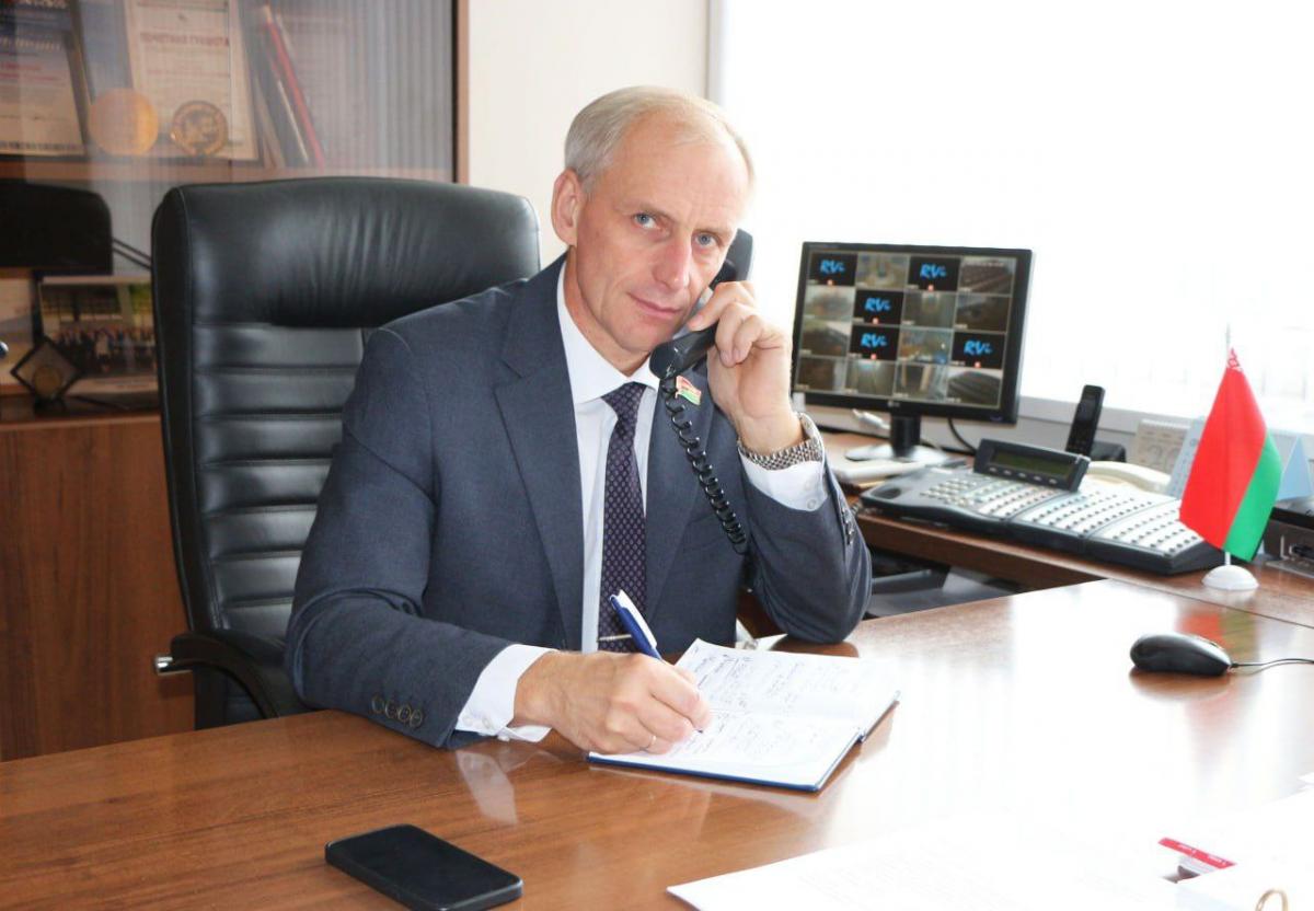 Парламентарий Константин Сиротин провел прямую телефонную линию