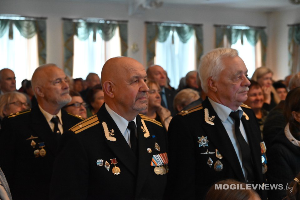 Торжественное мероприятие, посвященное чествованию служащих Военно-морского флота, прошло в Могилеве. Фото