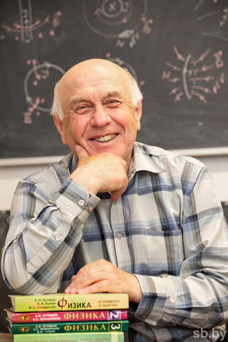 Народный учитель Беларуси Валерий Барашков прокомментировал новые Правила для учащихся и родителей