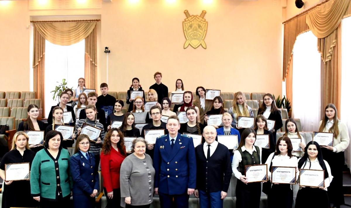 Итоги областного молодежного конкурса чтецов «Без срока давности» подвели в прокуратуре Могилевской области. Фото