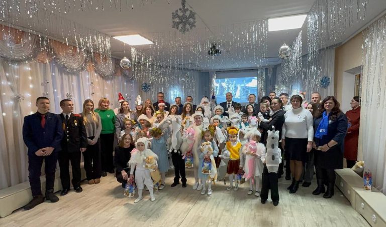 Подарок от профсоюзов к Новому году получили воспитанники Могилевского городского социального приюта