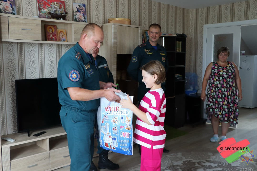 Славгородские спасатели оказали помощь воспитанникам детского дома семейного типа к началу учебного года