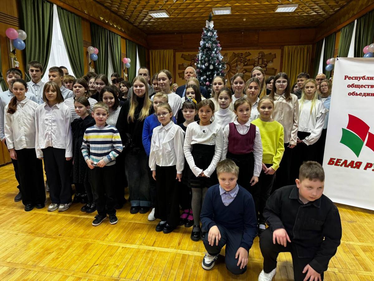 Подарки от РОО «Белая Русь» вручили учащимся школы-интерната для детей, больных сколиозом