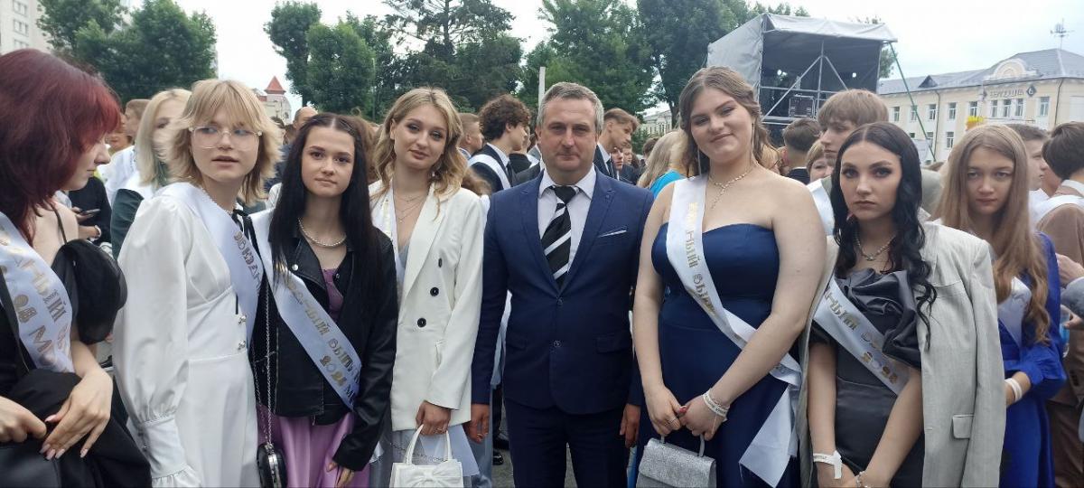 Главная задача взрослых – направлять молодую энергию на созидание – директор гимназии №4