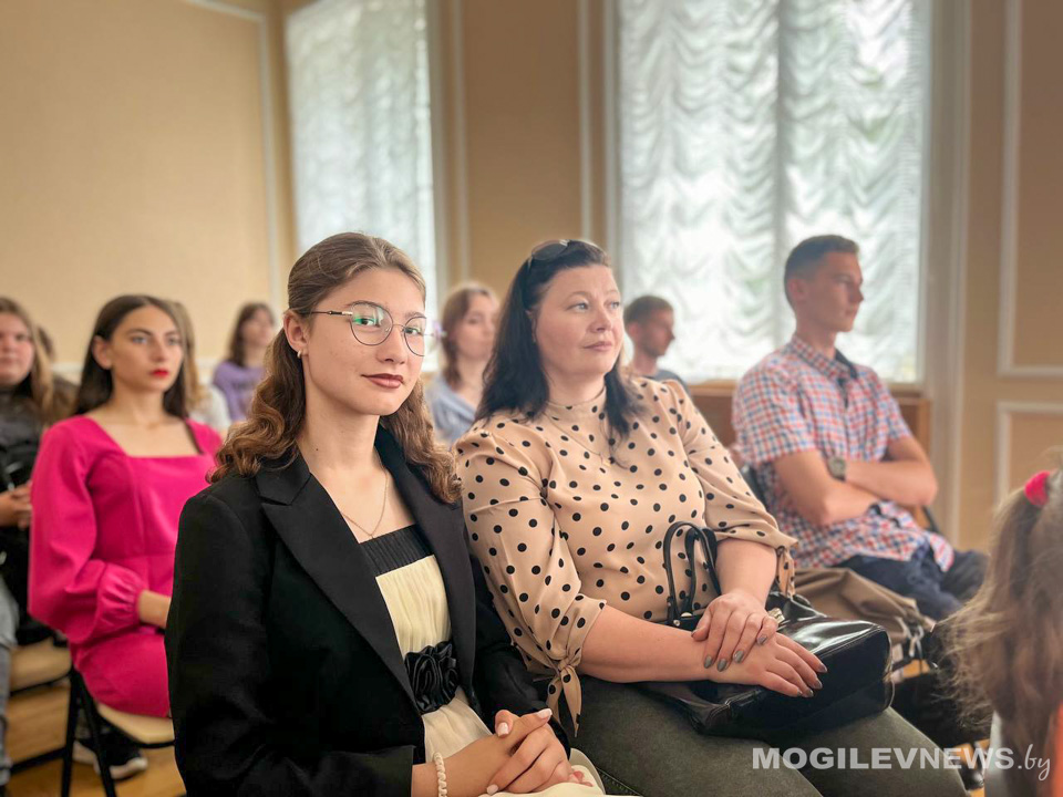 Победителей республиканских и международных литературных конкурсов наградили в Жиличах