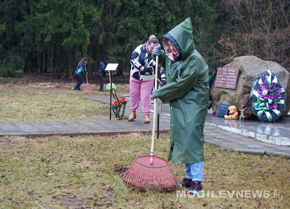 Общегородской субботник проходит в Могилеве. Фото.