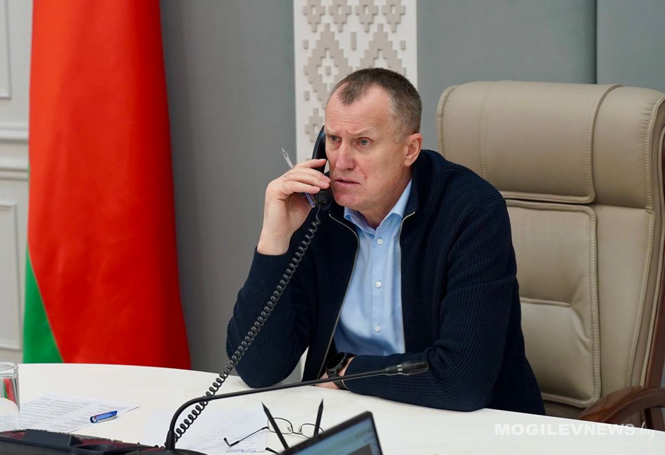 ЖКХ, инфраструктура, соцподдержка: Анатолий Исаченко провел прямую линию с жителями Могилевщины