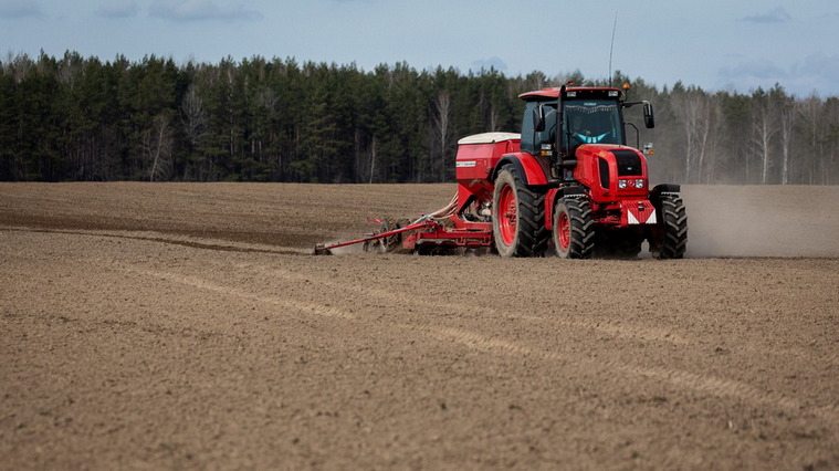 В Дрибинском районе полным ходом ведется сев ранних яровых зерновых культур