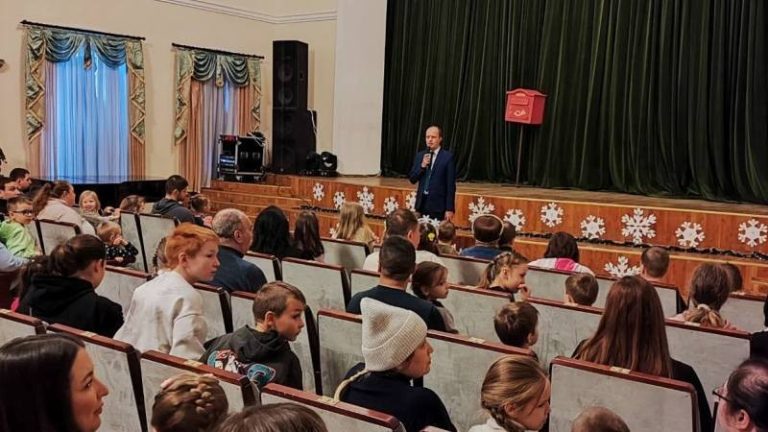 Новогодний праздник для детей устроил отраслевой профсоюз