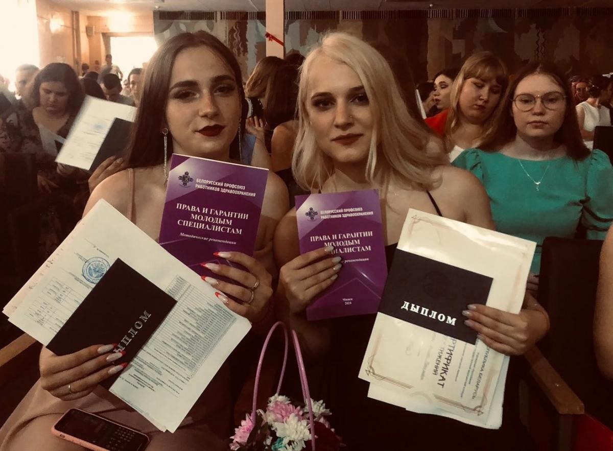 Более 170 выпускникам Бобруйского медколледжа торжественно вручили дипломы