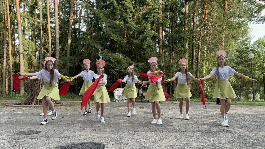 В оздоровительном лагере «Родник» прошла торжественная линейка «Мы дети твои, Беларусь», посвященная Дню Независимости