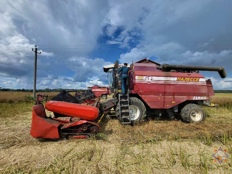Шкловские спасатели проводят рейды с целью предупреждения пожаров в местах хранения и переработки зерновых