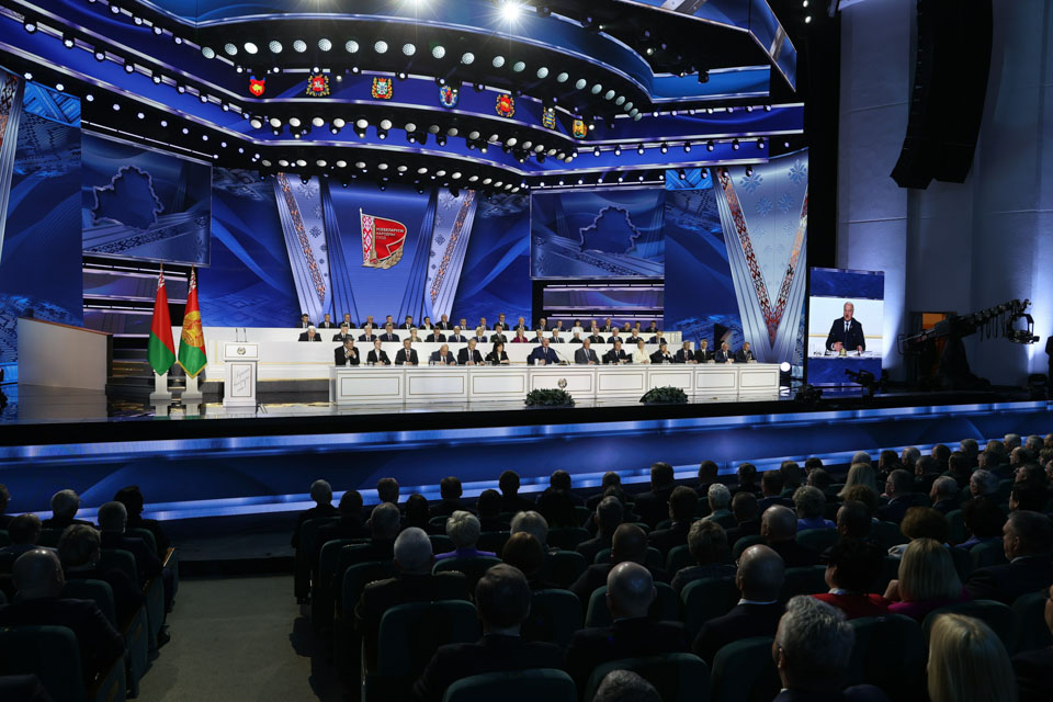 "Без лишней лирики и эмоций - факты на стол". Лукашенко ответил на все вопросы о происходящем вокруг Беларуси