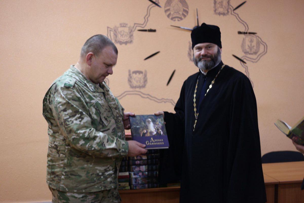 В библиотеку исправительной колонии №2 Бобруйска переданы книги религиозного характера