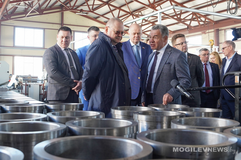Визит губернатора Пензенской области в Могилев продолжился посещением предприятий. Фото