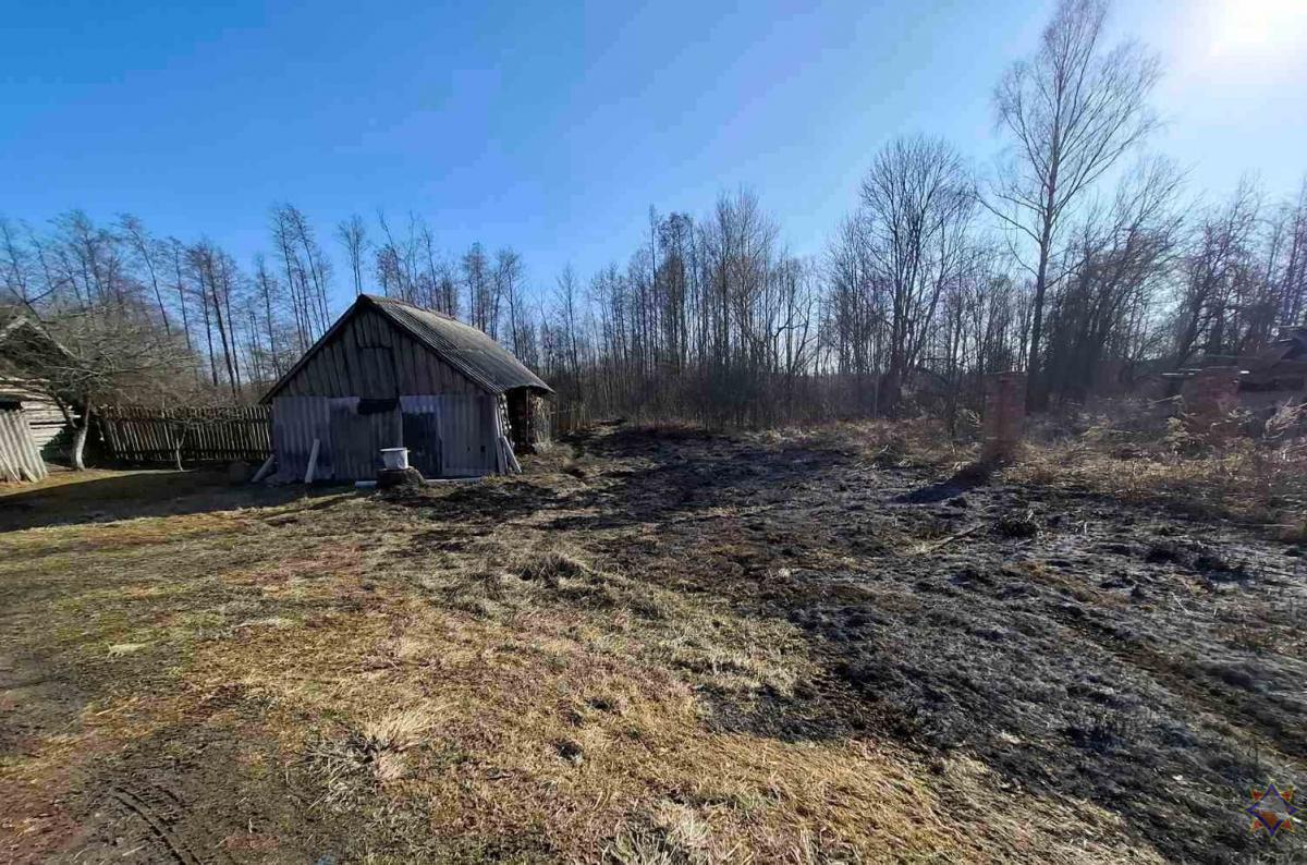В Краснопольском районе пенсионер получил ожоги при тушении травы