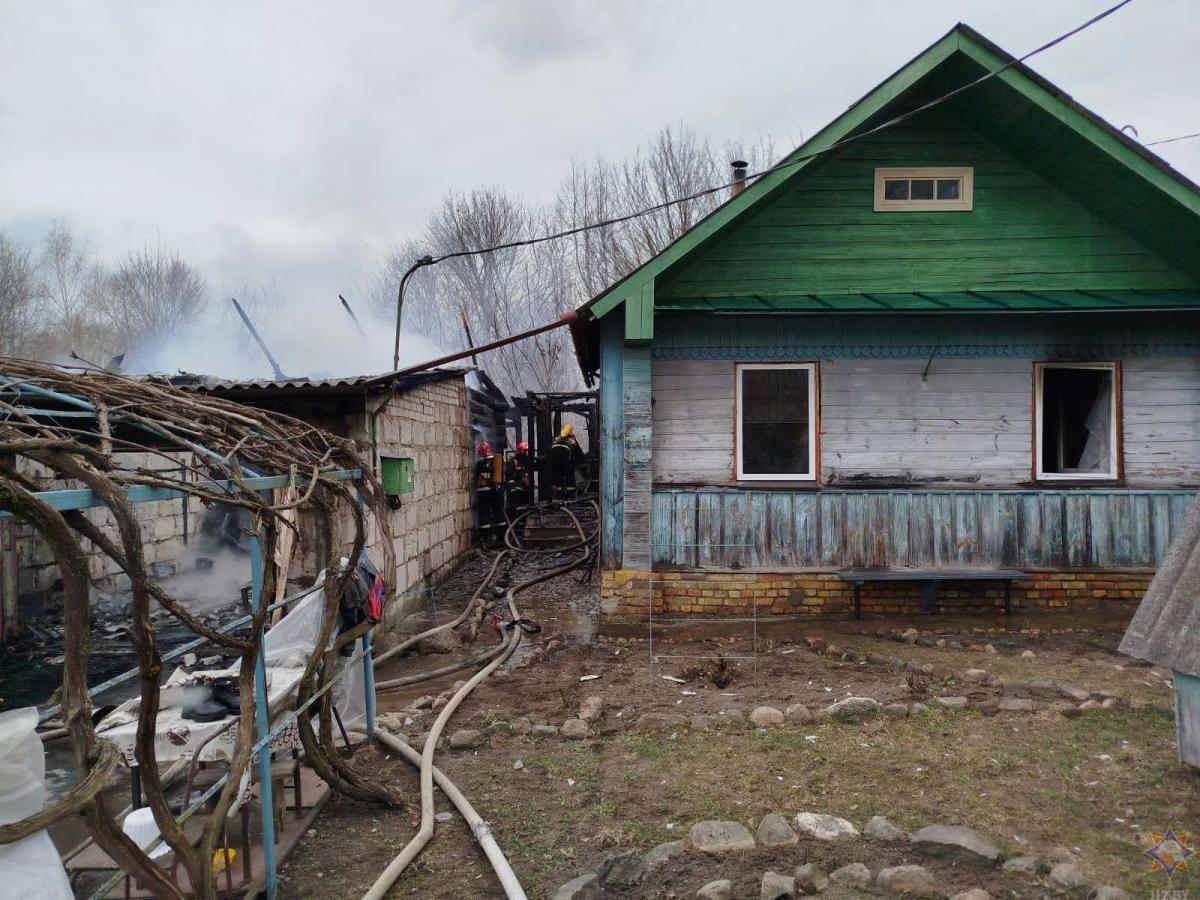 Многодетная семья спаслась при пожаре в Костюковичском районе