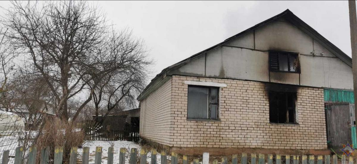 Сын вытащил мать из горящего дома в Круглянском районе