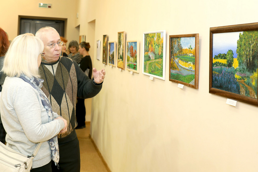В Горках проходит выставка живописи «Вернисаж моей души»