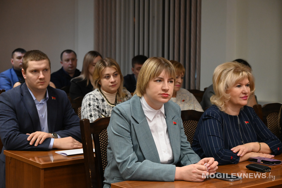 Доверенное лицо кандидата в Президенты Республики Беларусь провел ряд встреч в Могилеве 10 января. Фото
