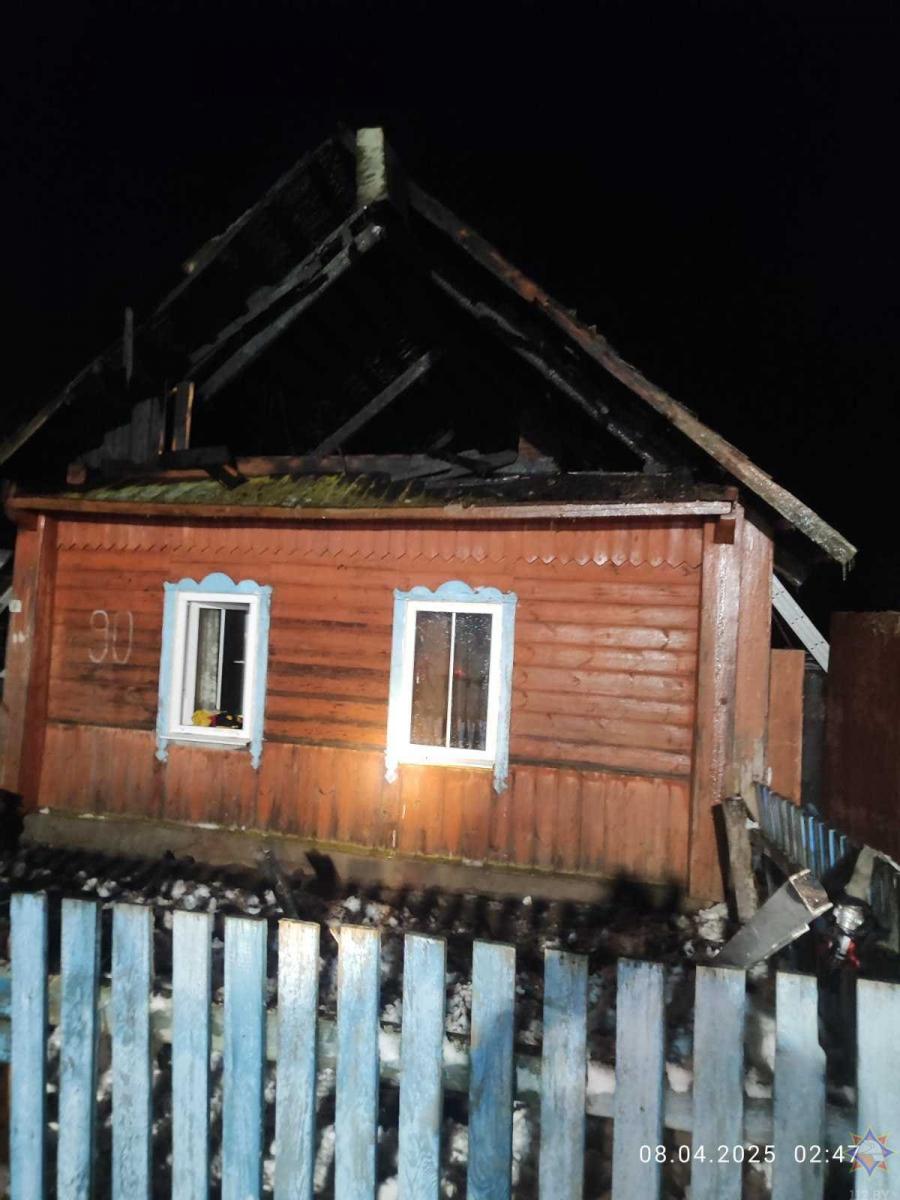 В Славгородском районе мать и двое детей спаслись из горящего дома благодаря пожарному извещателю