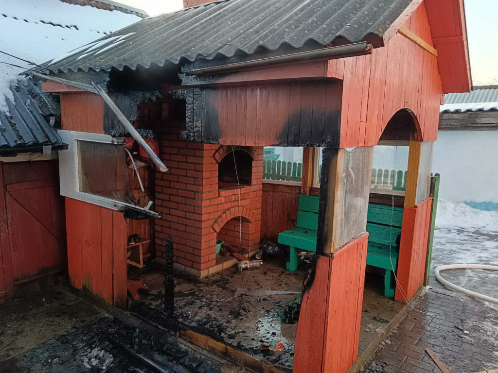 В Славгороде горела беседка