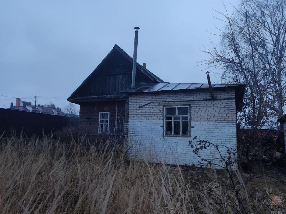 На пожаре в Шклове работники МЧС спасли мужчину