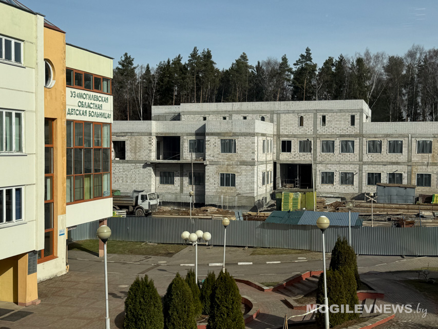 В Могилеве активно ведется строительство детского реабилитационного корпуса на базе областной детской больницы