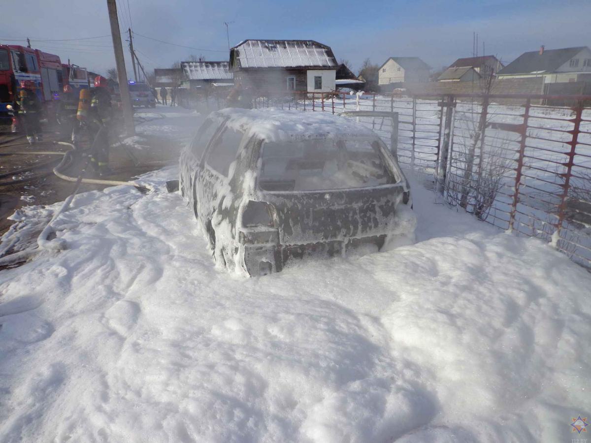 На улице в Бобруйске сгорел автомобиль