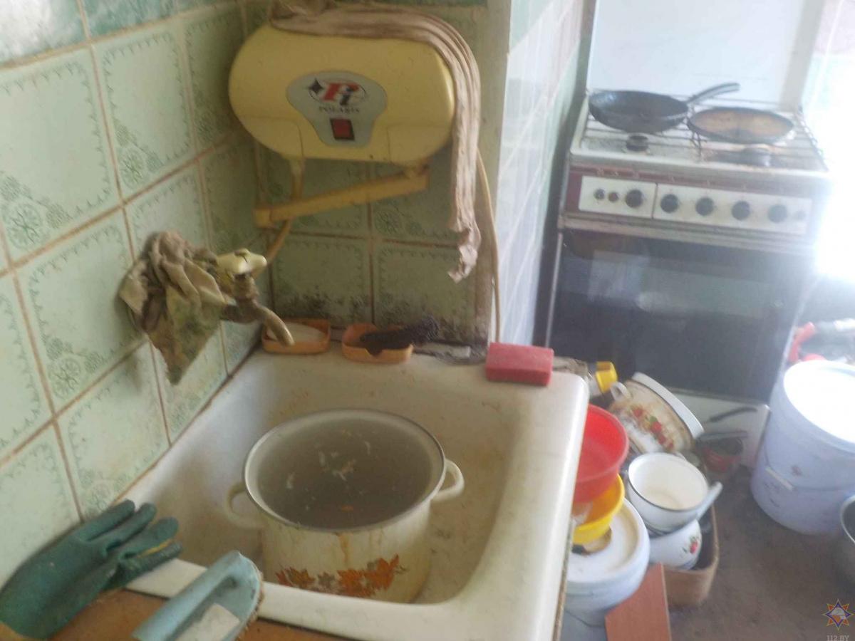 В Бобруйске работники МЧС спасли хозяина квартиры