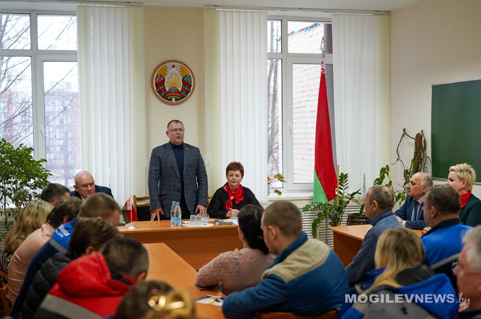 Кандидат в Президенты Республики Беларусь Александр Хижняк провел встречу с избирателями в Могилеве. Фото