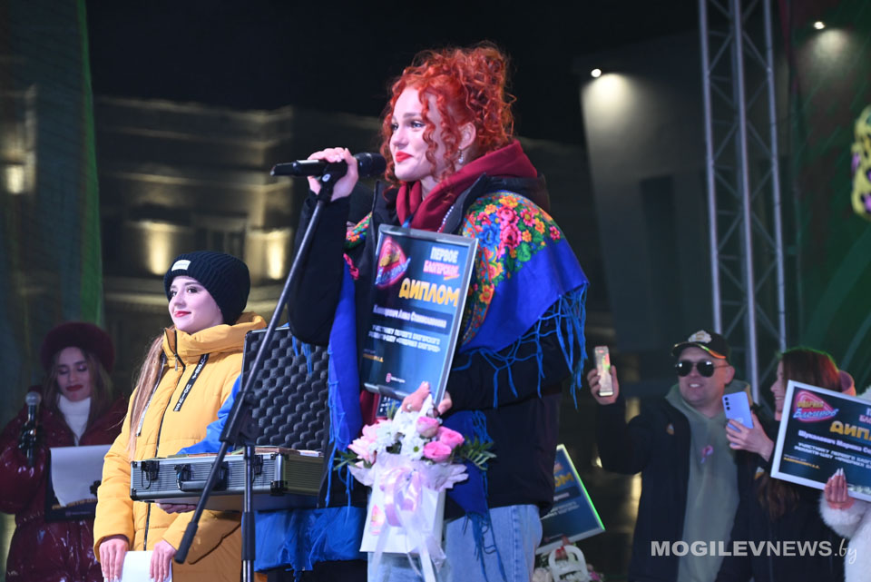 В Могилеве объявили победителя реалити-шоу «Фабрика блогеров». Им стала Анна Клинцевич, та самая баба Нюра из ТикТока. Фото