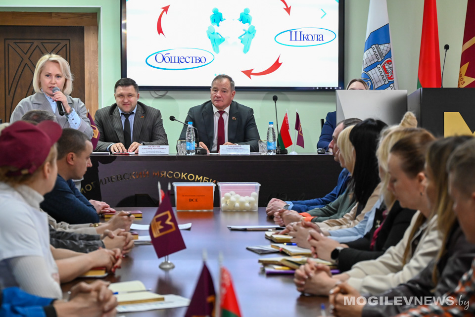 Семья как основа будущего: обсуждение воспитания детей прошло на встрече с Екатериной Петруцкой в Могилеве