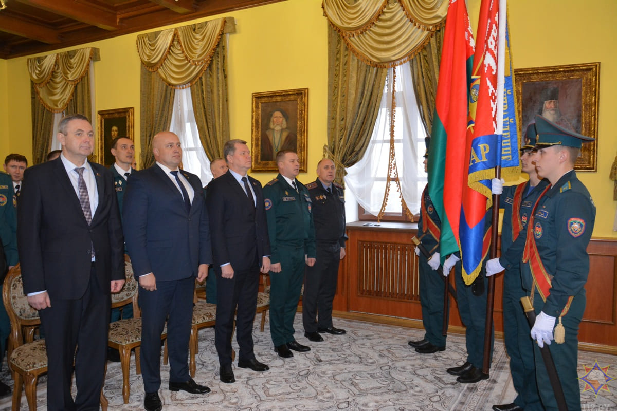 Лучших спасателей Могилева наградили в городской Ратуше