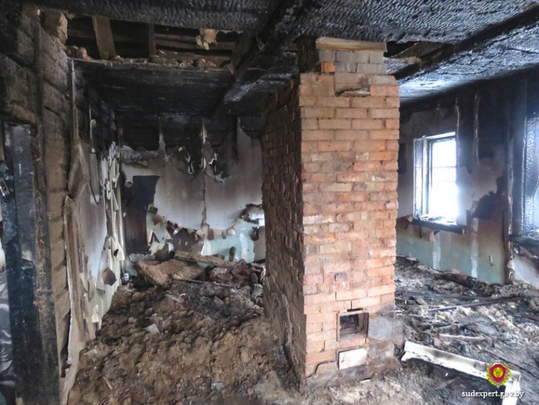 Установка окон в доме жителя Кировского района закончилась пожаром