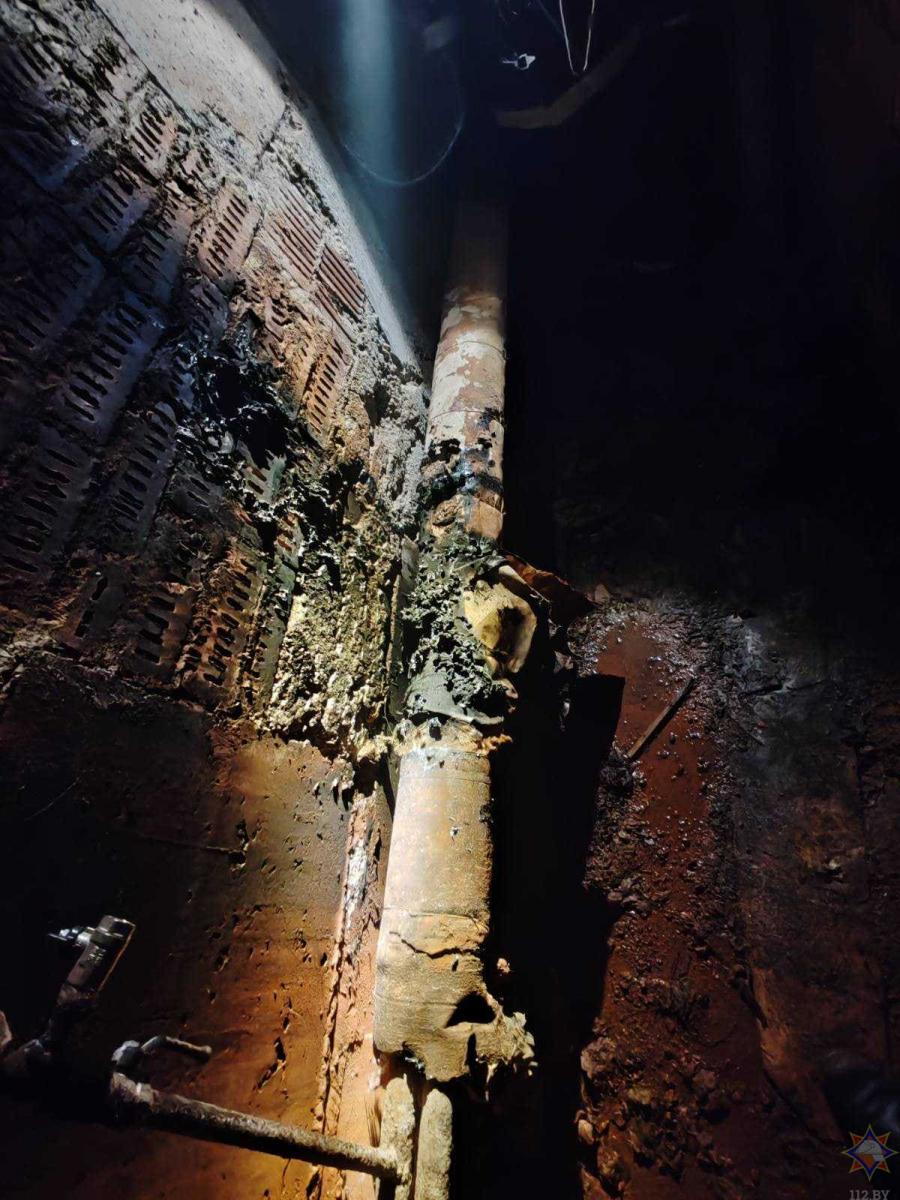 В многоквартирном доме в Шклове горел подвал, погиб мужчина