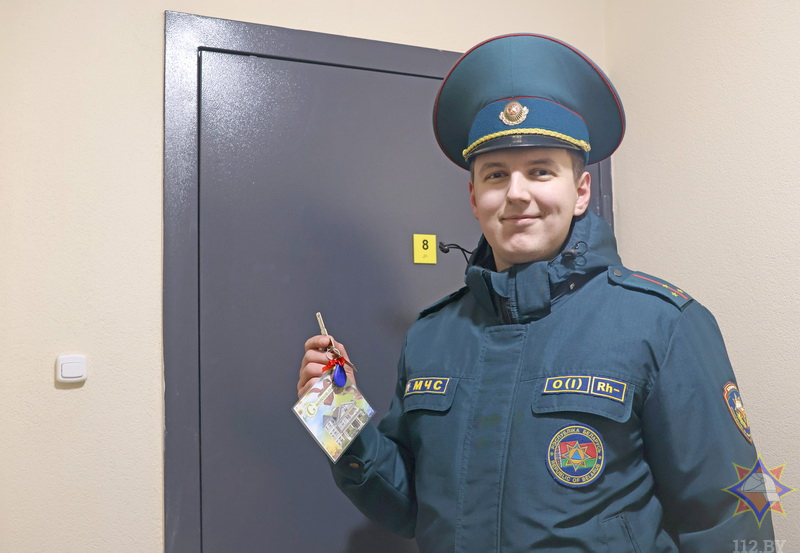 Работники Круглянского РОЧС получили ключи от арендных квартир