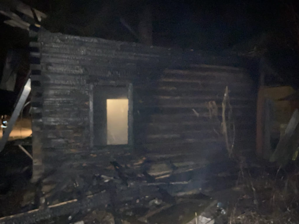 В Кировском районе мужчина покурил и остался без крыши над головой