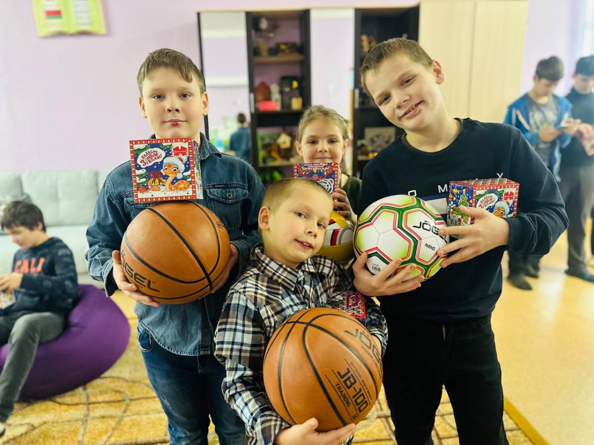 Милиционеры Бобруйска поздравили ребят из детского социального приюта