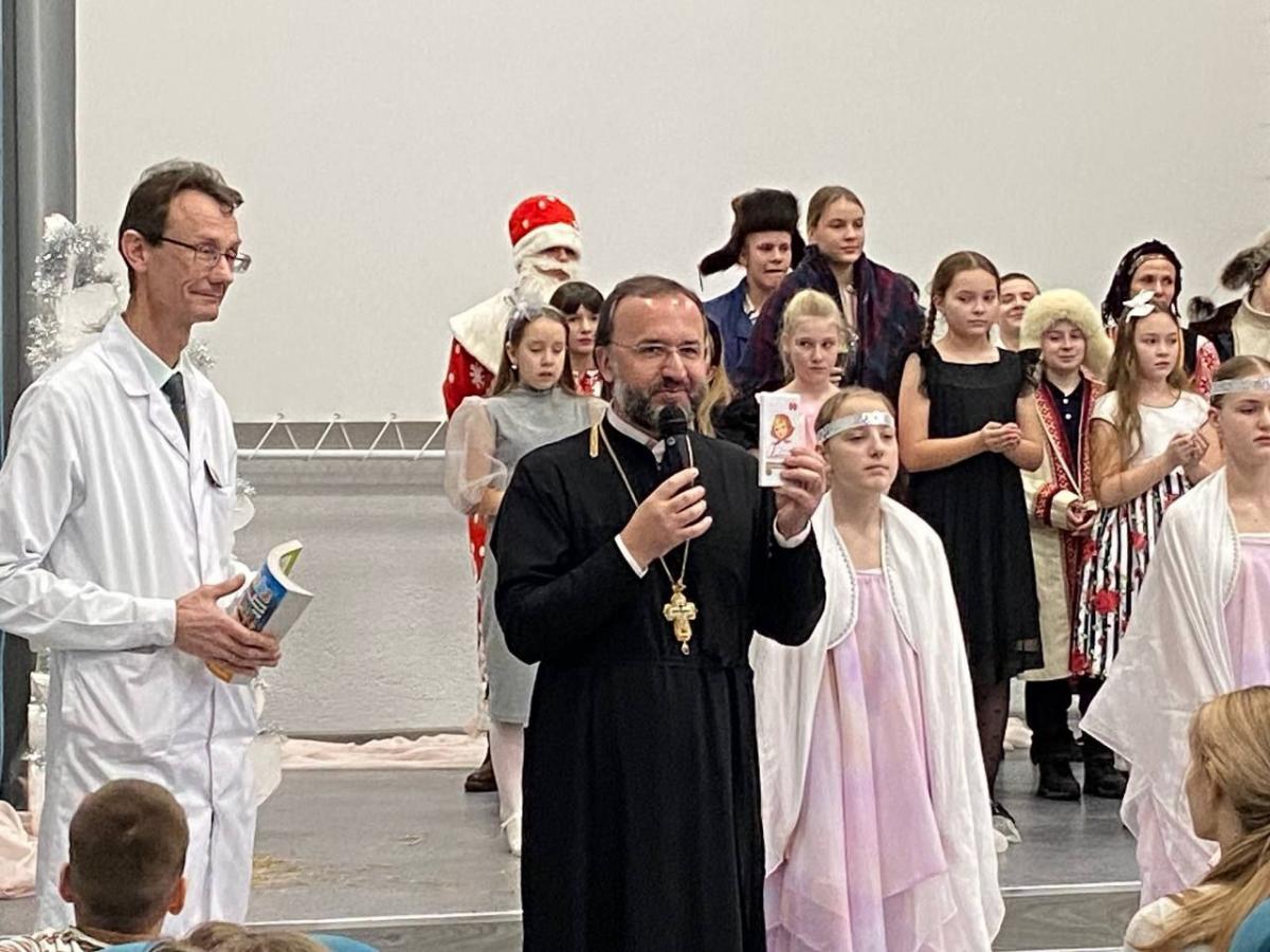 В Могилевской областной детской больнице прошел утренник  «Рождественская сказка»