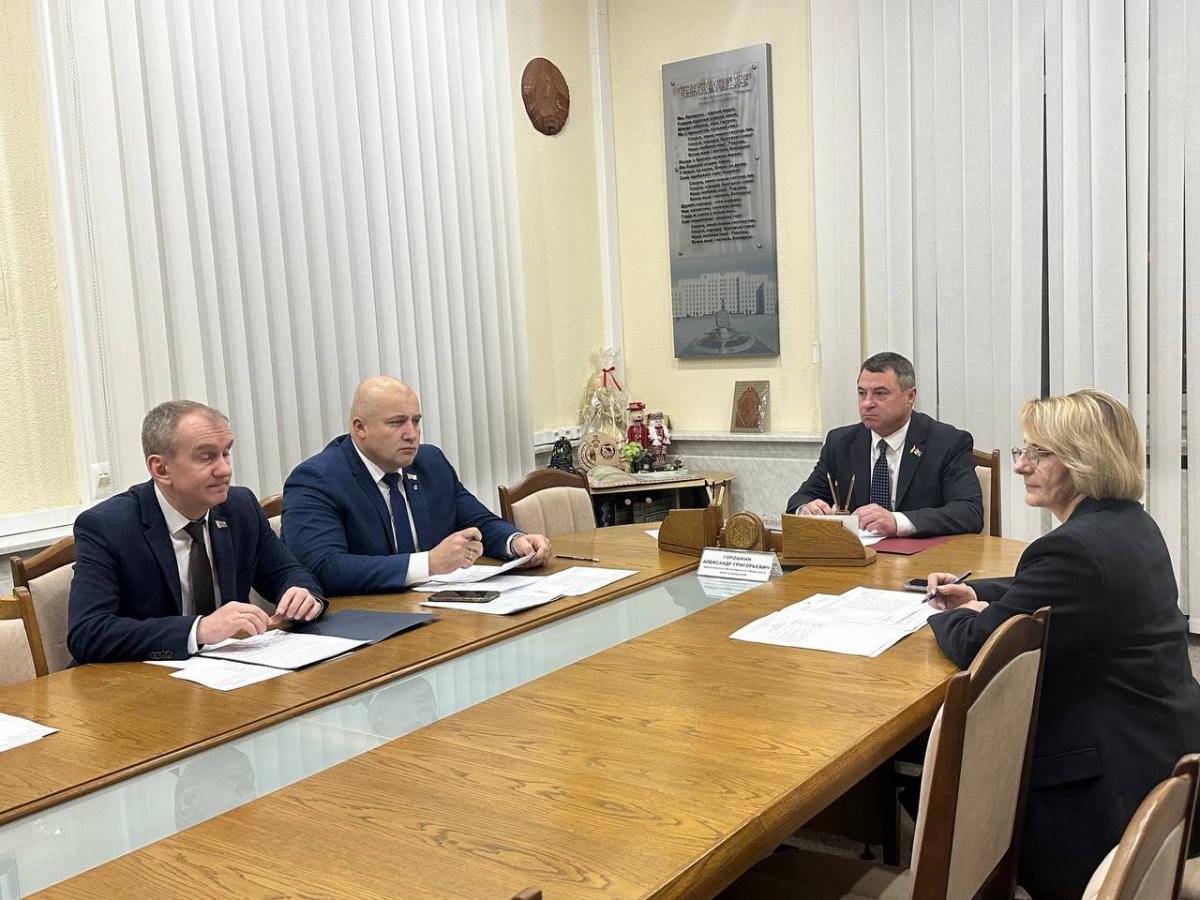 Александр Горошкин провел личный прием граждан в Могилеве. Фото