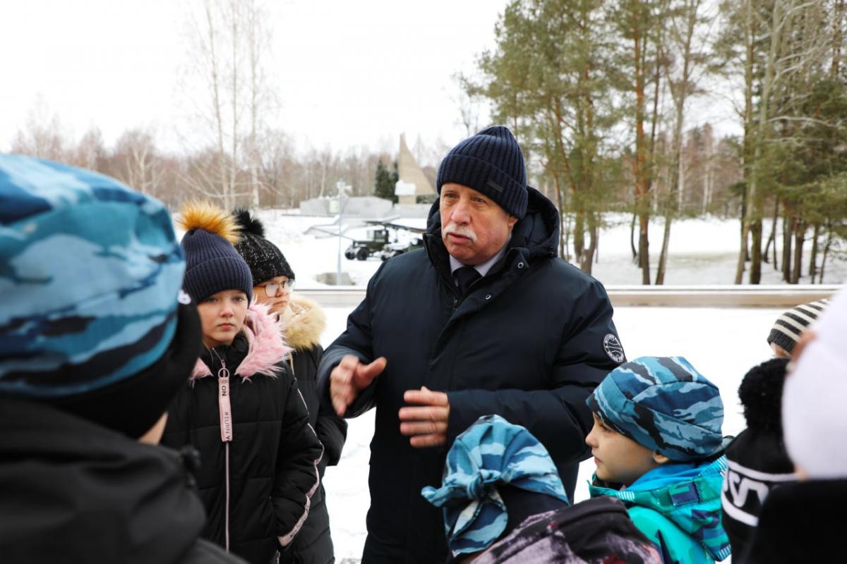 Ребята из военно-патриотического клуба «Звезда» посетили мемориал Владимирова