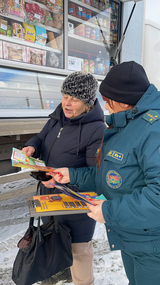 Нестандартный подход. Профилактический рейд МЧС по маршруту автолавки