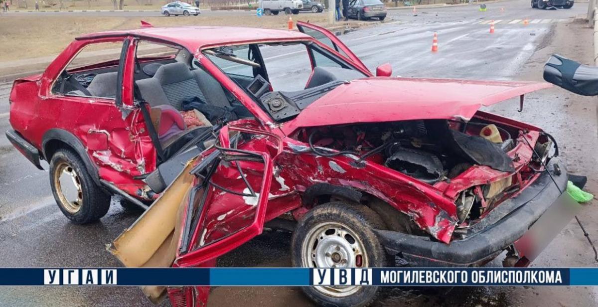 Mercedes-Benz столкнулся с Volkswagen в Могилевском районе