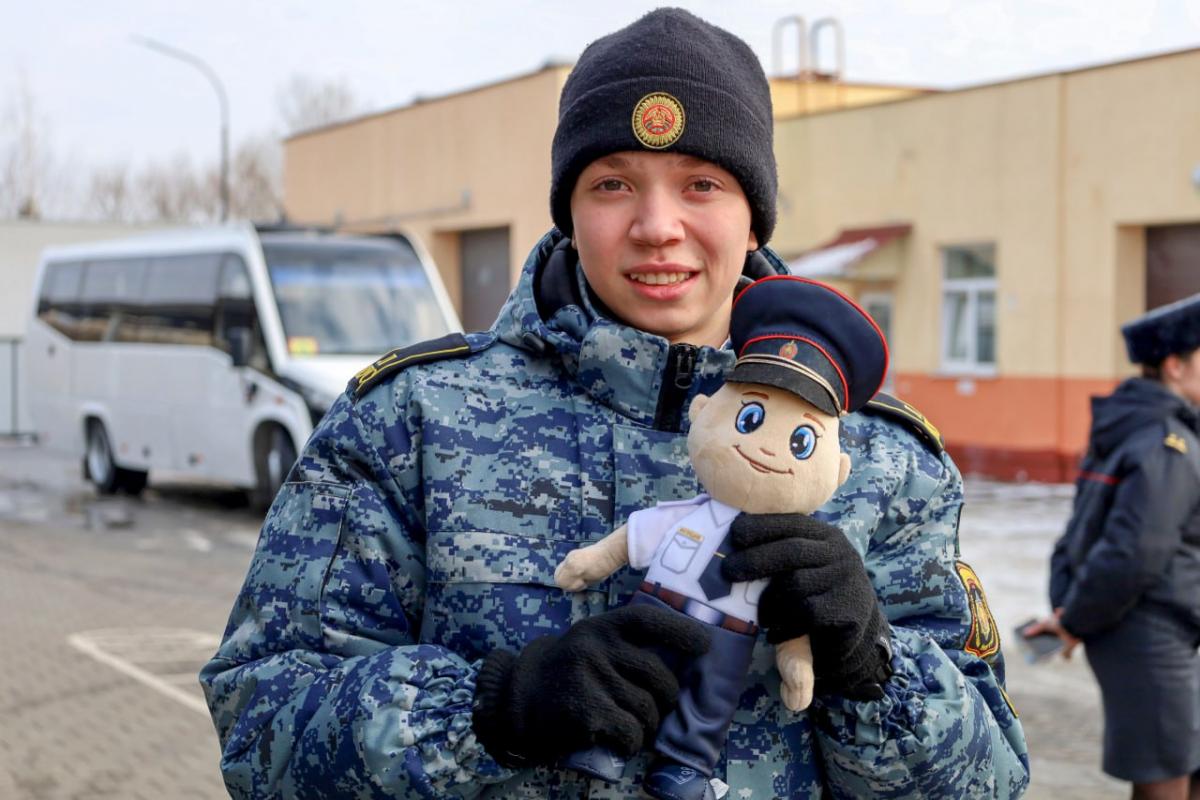 Экскурсию для лицеистов МВД и воспитанников кадетского училища провели в Ленинском РУВД Могилева